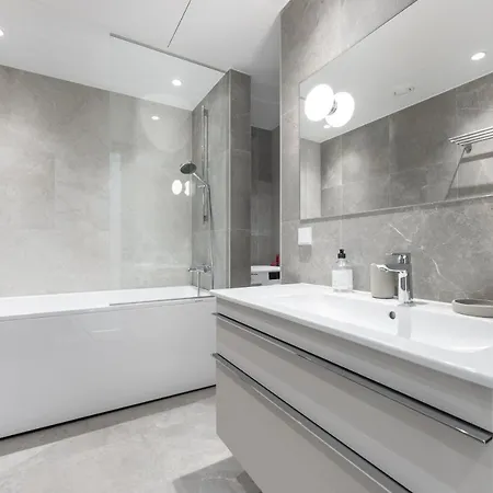 Brand New 2bdroom Free Parking *