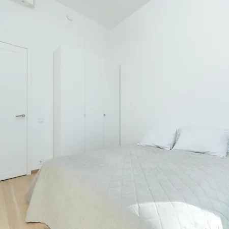 Brand New 2bdroom Free Parking Apartment *