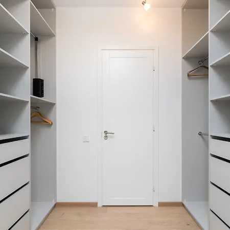 Brand New 2bdroom Free Parking Apartman *