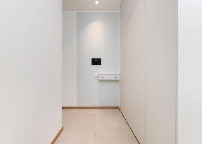 Brand New 2bdroom Free Parking Appartement *