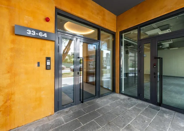 Brand New 2bdroom Free Parking Lejlighed