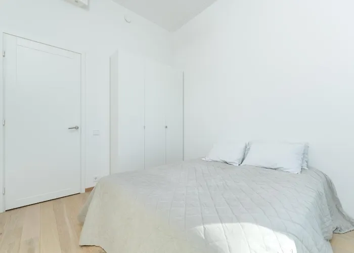 Brand New 2bdroom Free Parking Lejlighed *