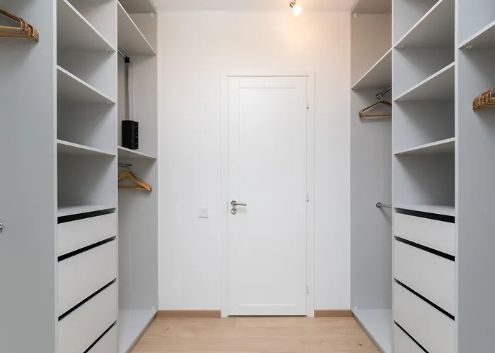 Brand New 2bdroom Free Parking Lejlighed *